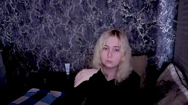 Snapshot of Kristy-Max chatting on April 1, 8:50 pm Kristy-Max online show from April 1, 8:50 pm