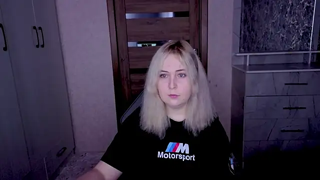 Snapshot of Kristy-Max chatting on April 5, 8:39 pm Kristy-Max online show from April 5, 8:39 pm