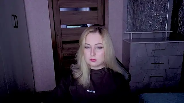 Kristy-Max online show from May 17, 9:22 pm