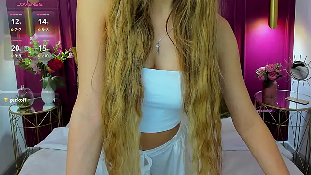 Snapshot of CherieDane chatting on October 11, 5:17 am CherieDane online show from October 11, 5:17 am