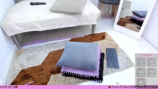 Snapshot of _EmilyJireh_ chatting on February 25, 10:29 pm EmilyJireh online show from February 25, 10:29 pm