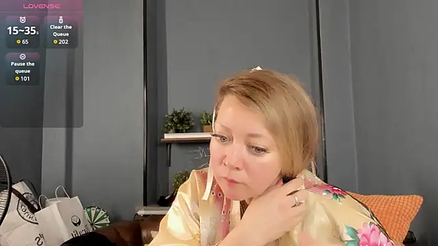 JesiaFoxi online show from December 4, 1:31 pm