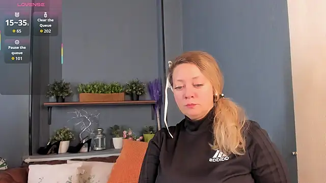 JesiaFoxi online show from December 18, 9:37 am