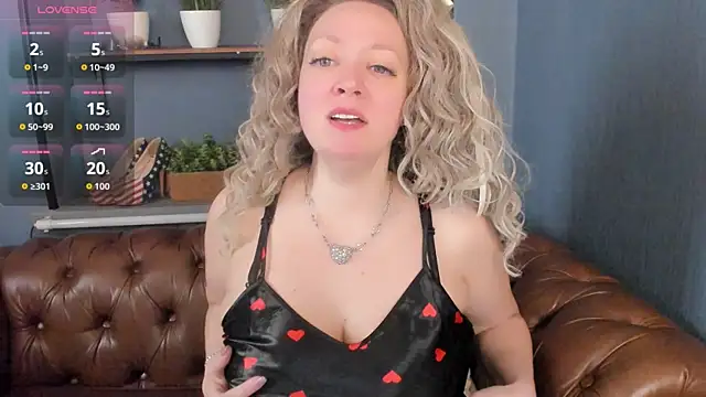JesiaFoxi online show from May 15, 12:01 pm