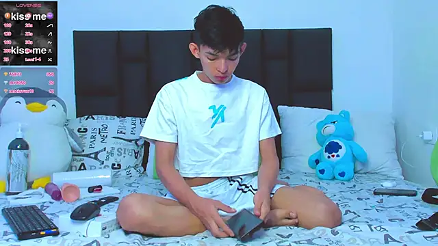 Snapshot of Tonny_twink_ chatting on February 23, 4:35 pm Tonny twink online show from February 23, 4:35 pm