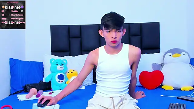 Snapshot of Tonny_twink_ chatting on March 9, 9:57 am Tonny twink online show from March 9, 9:57 am