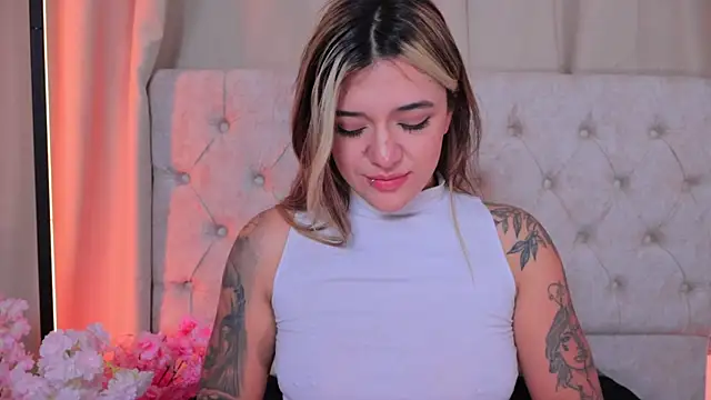 ashleyvalirya online show from December 29, 10:01 am