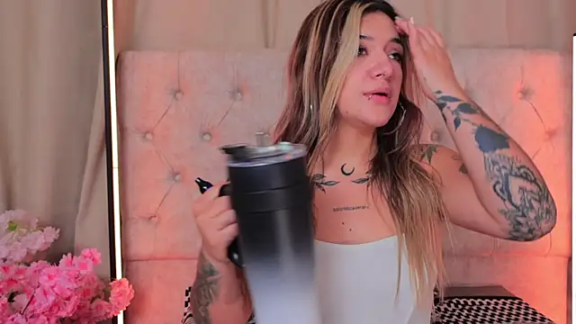 ashleyvalirya online show from January 8, 9:53 am