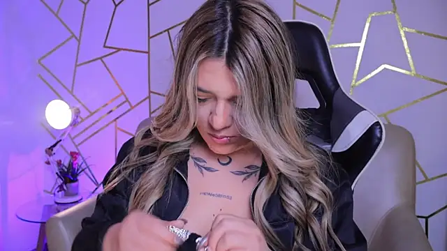 ashleyvalirya online show from September 26, 4:05 am