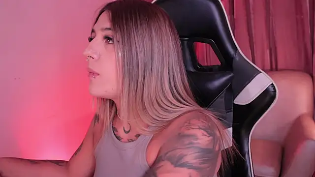 ashleyvalirya online show from January 9, 4:15 am