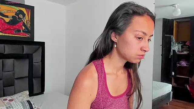 tatiana valencia online show from February 3, 4:10 pm