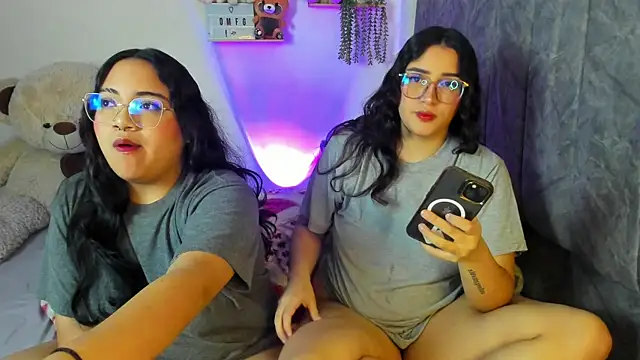 maddie-and-chelsea- online show from November 9, 10:46 am