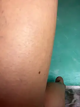 Snapshot of xMirana_ chatting on October 29, 9:33 am xMirana online show from October 29, 9:33 am