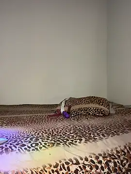 Snapshot of xMirana_ chatting on January 6, 9:46 am xMirana online show from January 6, 9:46 am