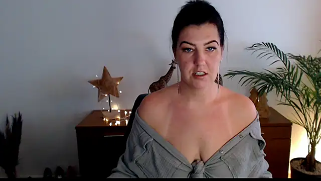 Snapshot of NatiLove35 chatting on December 7, 10:23 am NatiLove35 online show from December 7, 10:23 am