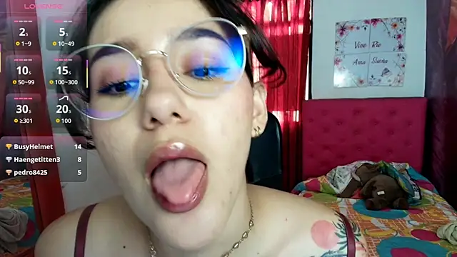 Snapshot of miley_blue_ chatting on February 18, 7:21 pm miley blue online show from February 18, 7:21 pm