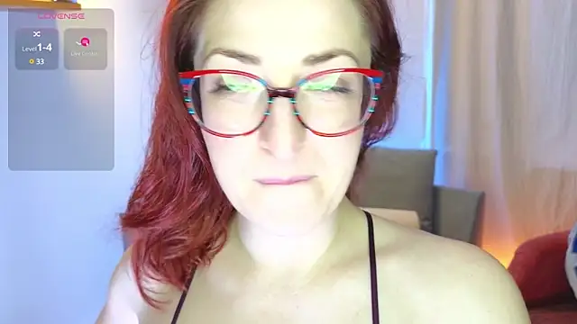 Snapshot of AnnaHaunter18 chatting on December 3, 5:45 pm AnnaHaunter18 online show from December 3, 5:45 pm