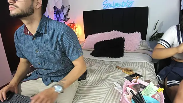 Snapshot of -soulmate-s chatting on October 21, 2:40 pm -soulmate-s online show from October 21, 2:40 pm