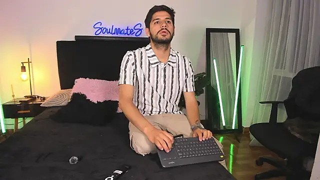 Snapshot of -soulmate-s chatting on January 19, 1:15 pm -soulmate-s online show from January 19, 1:15 pm