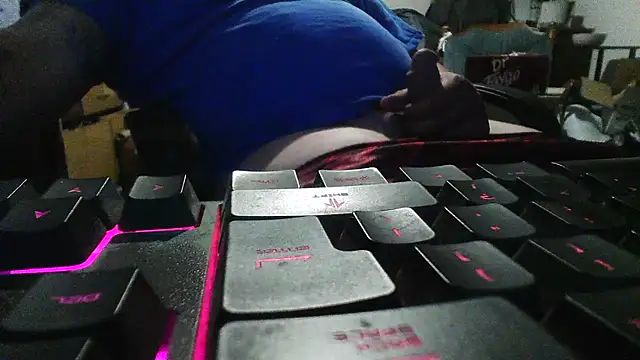 Snapshot of slickwill123 chatting on March 27, 1:33 am slickwill123 online show from March 27, 1:33 am