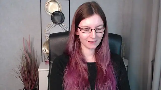 emmaxDelight online show from December 3, 10:17 am