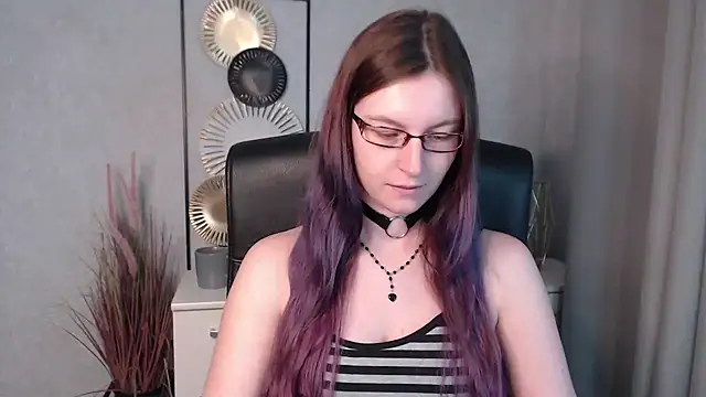 emmaxDelight online show from December 6, 1:33 pm