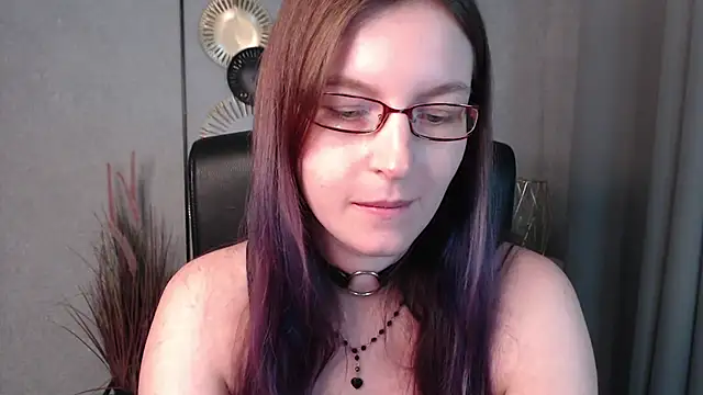 emmaxDelight online show from December 6, 4:38 pm