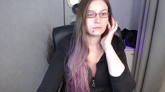 emmaxDelight online show from October 2, 5:25 am