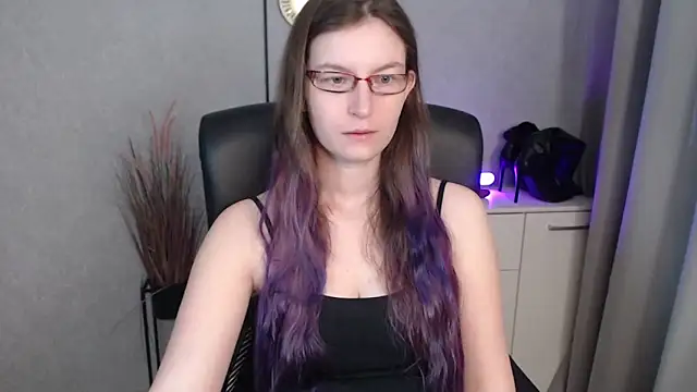 emmaxDelight online show from October 10, 5:17 am