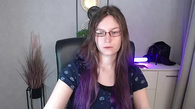 emmaxDelight online show from November 14, 6:56 am