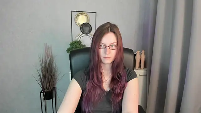 emmaxDelight online show from March 30, 5:30 am