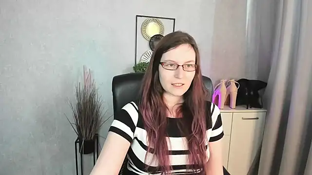 emmaxDelight online show from May 11, 5:24 am
