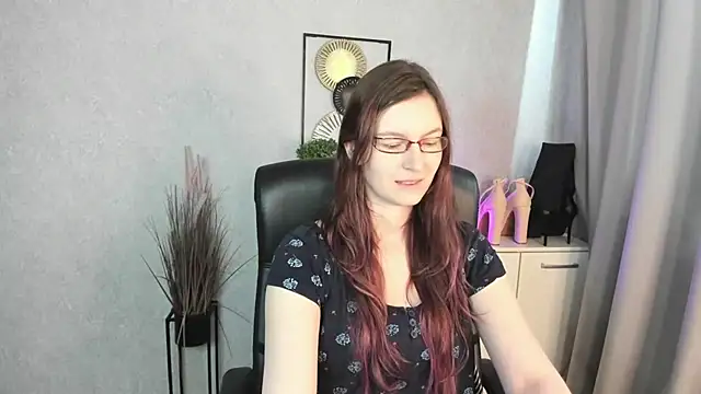 emmaxDelight online show from May 13, 5:27 am