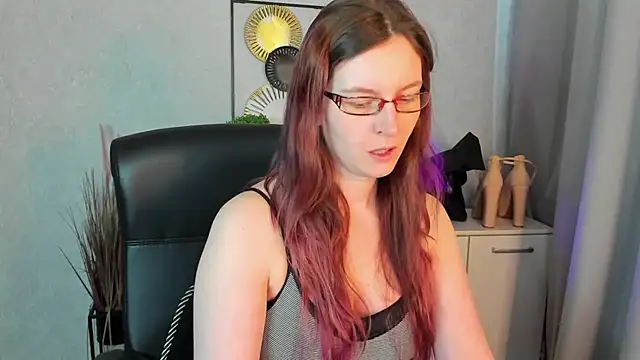emmaxDelight online show from May 18, 5:35 am