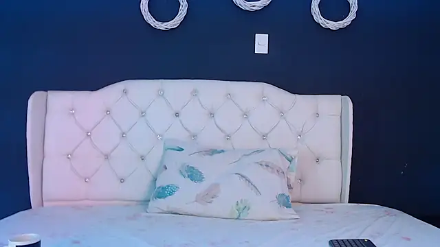zoe jones13 online show from January 3, 11:46 am