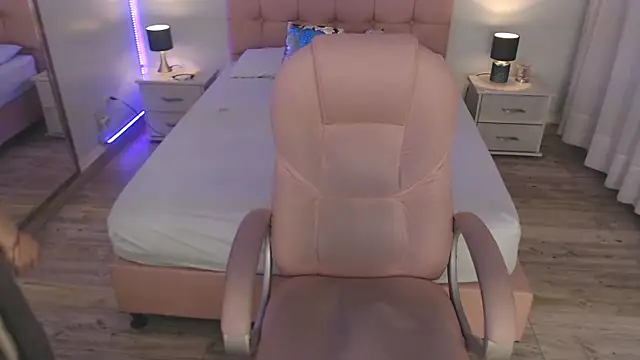 zoe jones13 online show from December 19, 2:40 am