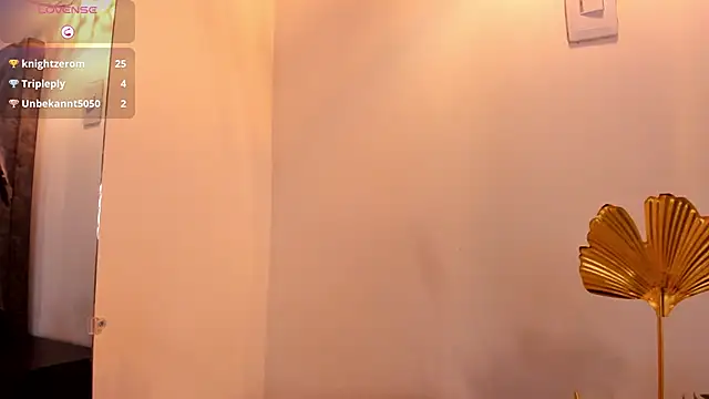 Snapshot of Mia_ross16 chatting on February 9, 10:21 pm Mia ross16 online show from February 9, 10:21 pm