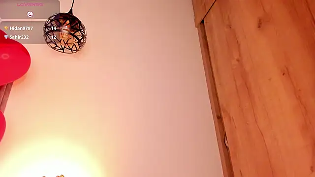 Snapshot of Mia_ross16 chatting on February 15, 1:42 am Mia ross16 online show from February 15, 1:42 am