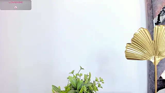 Snapshot of Mia_ross16 chatting on February 16, 3:59 pm Mia ross16 online show from February 16, 3:59 pm