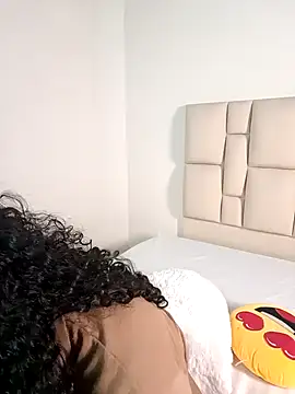 Snapshot of bella__honey chatting on December 29, 7:32 pm bella honey online show from December 29, 7:32 pm