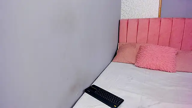 Snapshot of LARISSAEVANS chatting on December 17, 12:22 pm LARISSAEVANS online show from December 17, 12:22 pm