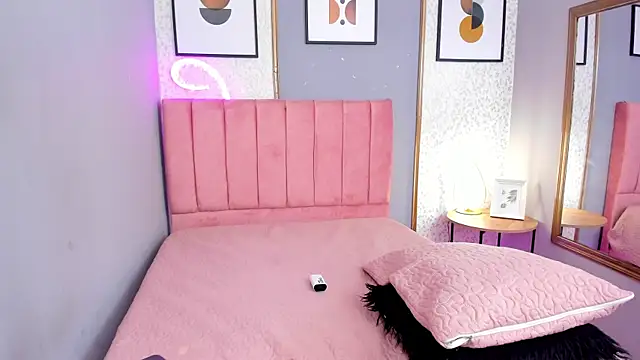 Snapshot of LARISSAEVANS chatting on January 25, 2:58 pm LARISSAEVANS online show from January 25, 2:58 pm