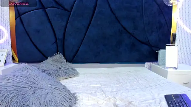 Snapshot of LARISSAEVANS chatting on February 27, 6:20 pm LARISSAEVANS online show from February 27, 6:20 pm