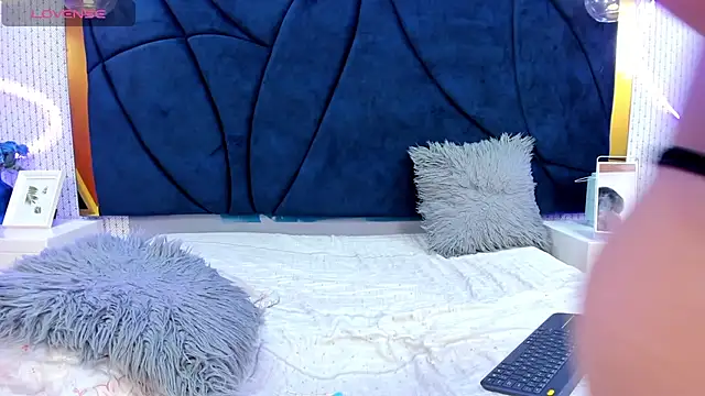 Snapshot of LARISSAEVANS chatting on March 3, 6:12 pm LARISSAEVANS online show from March 3, 6:12 pm