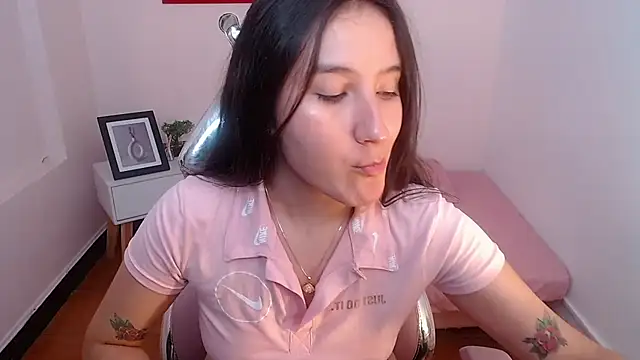 Snapshot of sweetyy_lollipop chatting on February 11, 10:39 pm sweetyy lollipop online show from February 11, 10:39 pm