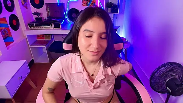 Snapshot of sweetyy_lollipop chatting on March 11, 11:44 am sweetyy lollipop online show from March 11, 11:44 am