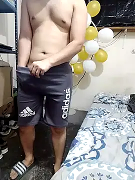 Snapshot of Gasparin32 chatting on March 9, 6:43 pm Gasparin32 online show from March 9, 6:43 pm