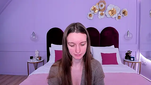 AshleyMillsss online show from March 2, 7:10 am