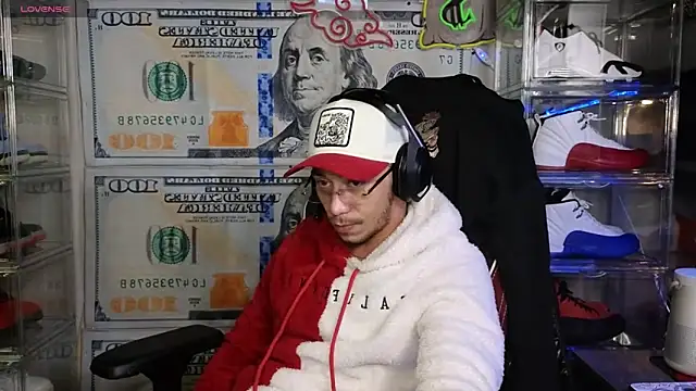 Snapshot of MoeLovesBearss chatting on January 29, 5:13 pm MoeLovesBearss online show from January 29, 5:13 pm