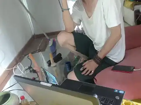 laye19 online show from February 1, 6:51 pm